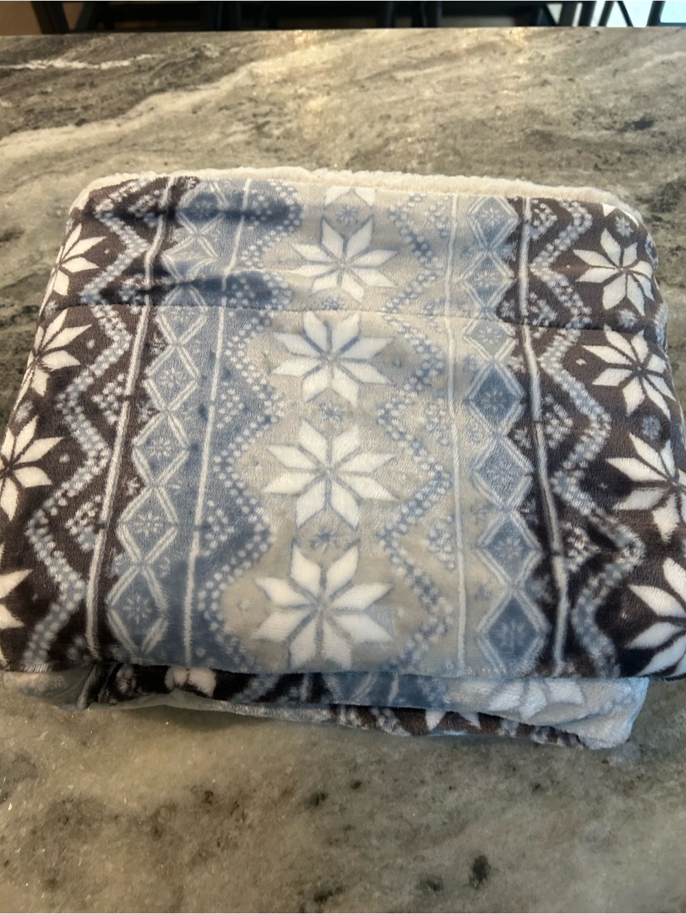 Plush Snowflake Pattern Throw Blanket - Gray & White